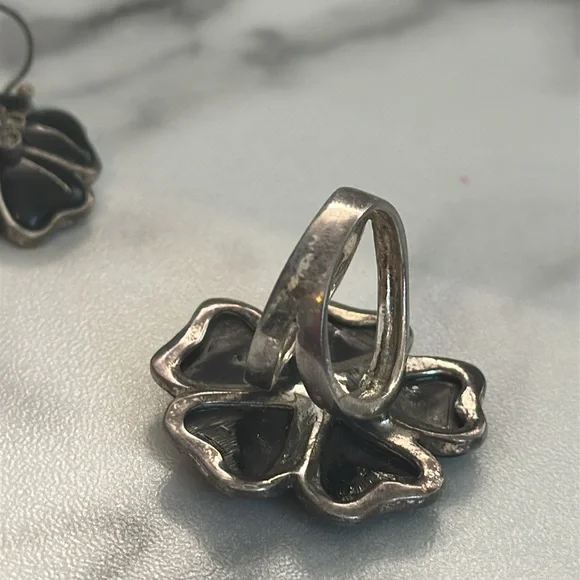 Pre owned- Elegant Black Flower Jewelry Set - Picture 13 of 16